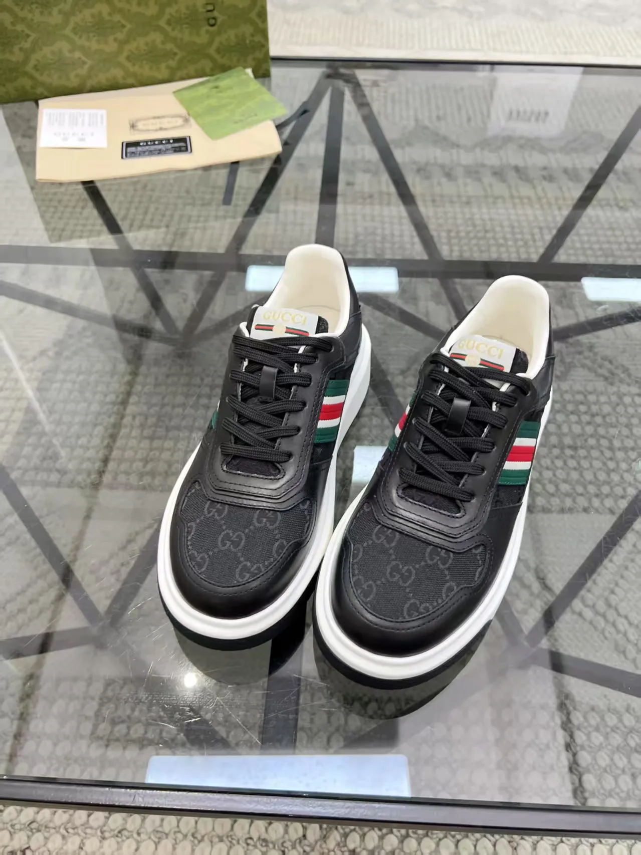 P460 new men's shoes GUCCI [Lightning] latest shoes are shipped. Original quality, fashionable, special materials, sheepskin lining, new packaging. The foot feels super comfortable and the workmanship is impeccable. Size: 38-45